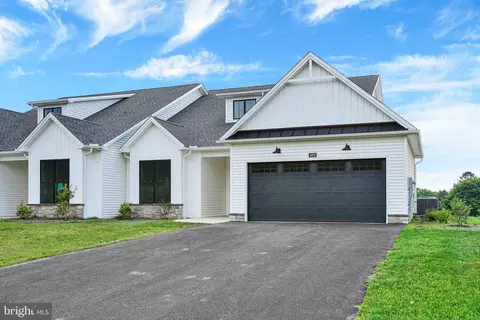 4527 Range Runner Dr, Fayetteville, PA 17222