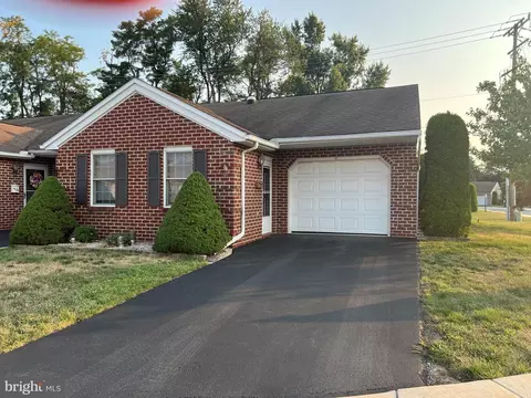 730 Fireside Dr, Shippensburg, PA 17257