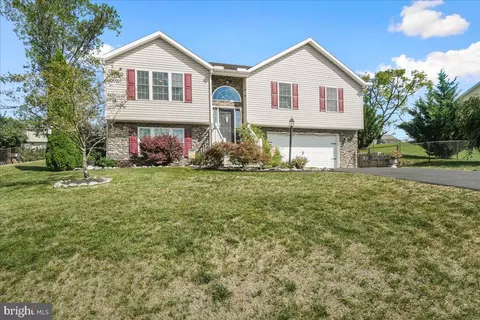124 Pleasant Waters Rd, Greencastle, PA 17225