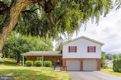 138 Pheasant Cir, Chambersburg, PA 17202