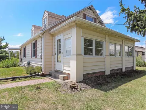 1054 Edenville Rd, Chambersburg, PA 17202
