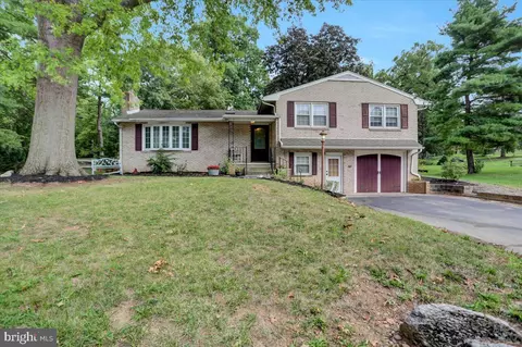 14354 Greenview Dr, Greencastle, PA 17225