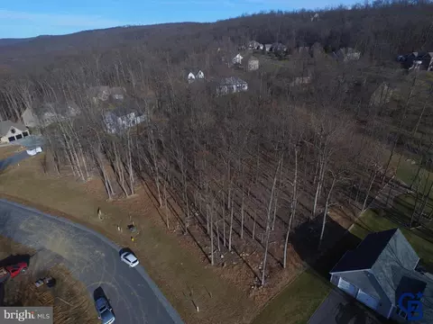 10592 White Oak Dr, Waynesboro, PA 17268