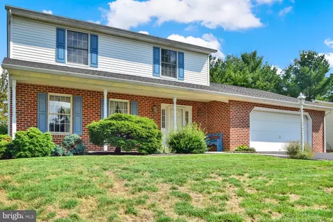 2746 Fillmore Dr, Chambersburg, PA 17201