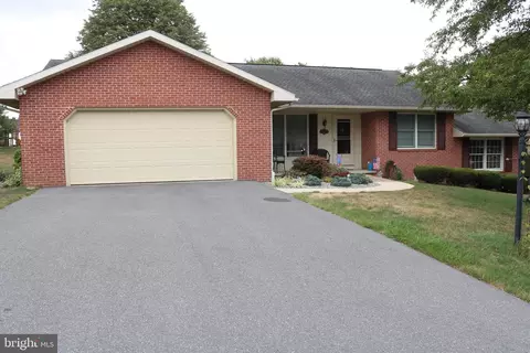 11948 N Woodlea Dr, Waynesboro, PA 17268
