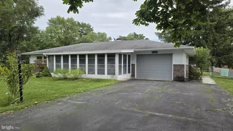 1636 Lee St, Chambersburg, PA 17201