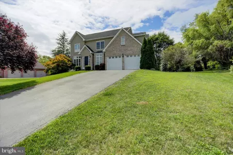 115 Moonlight Dr, Greencastle, PA 17225