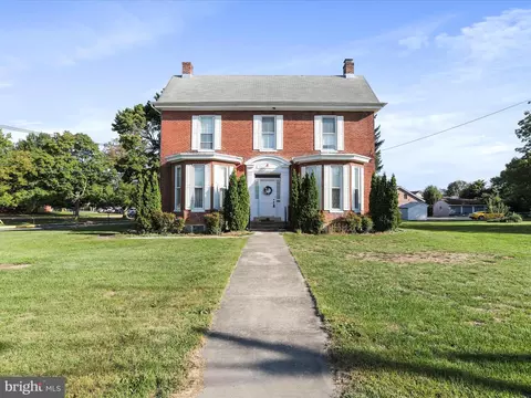 43 W California St, Mercersburg, PA 17236