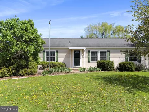 115 Camelot Dr, Chambersburg, PA 17202