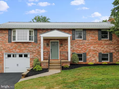 12125 Randy Dr, Greencastle, PA 17225