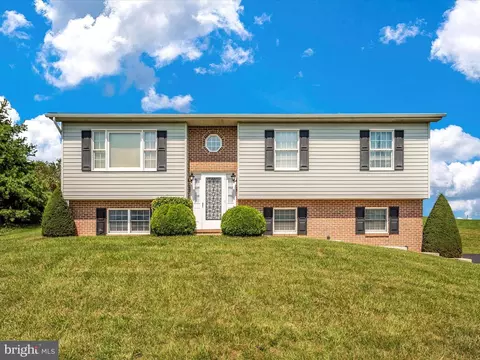 12885 Spring Aire Cir, Waynesboro, PA 17268