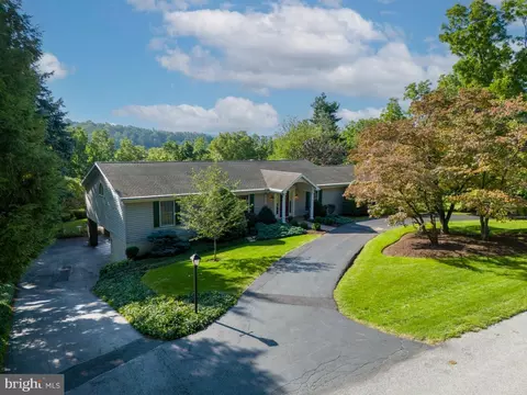 9620 Forest Ridge Rd, Shippensburg, PA 17257