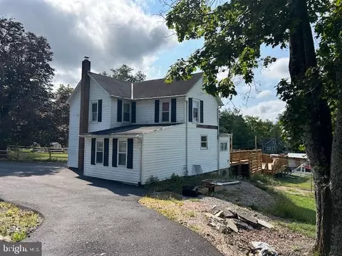 14352 Charmian Rd, Waynesboro, PA 17268
