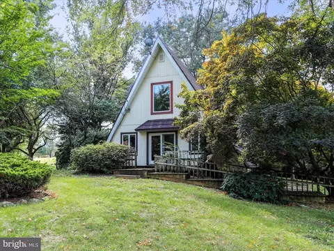 180 Greenleaf Rd, Chambersburg, PA 17202