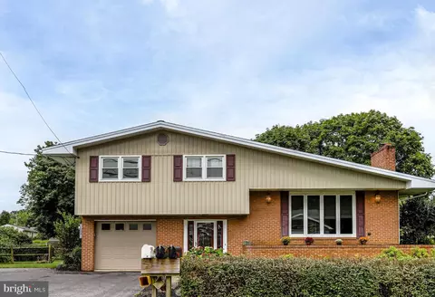 1780 Leafmore Rd, Chambersburg, PA 17202