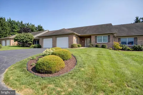 414 Benjamin Dr, Chambersburg, PA 17201