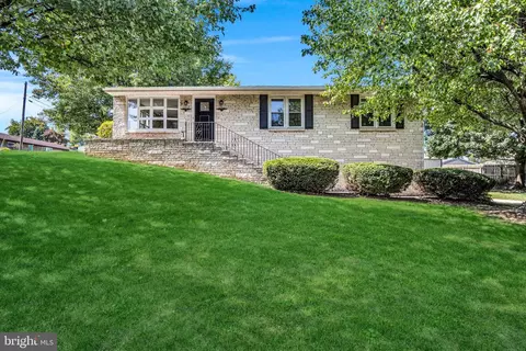 77 Hillside Dr, Chambersburg, PA 17201