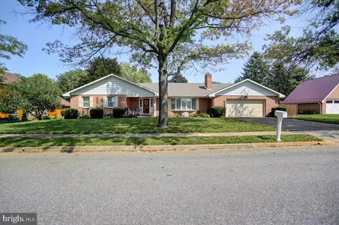 135 Park Pl W, Shippensburg, PA 17257