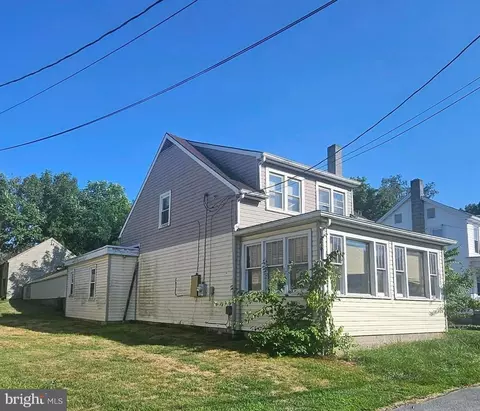 3938 Lincoln St, Chambersburg, PA 17202