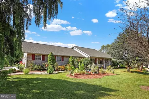 6306 Medina Ridge Dr, Fayetteville, PA 17222