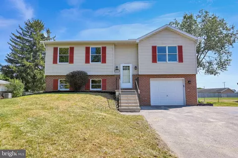 1628 Lee St, Chambersburg, PA 17201