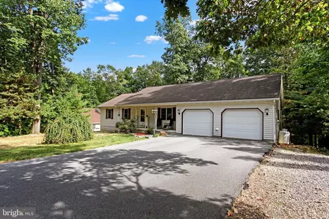 522 Nicklas Dr, Fayetteville, PA 17222