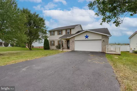 1751 Holly Ln, Chambersburg, PA 17201
