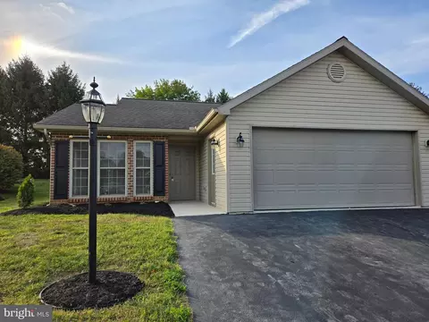 152 Sequoia Ct, Chambersburg, PA 17201