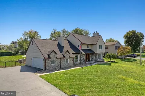 472 Briar Ln E, Chambersburg, PA 17202