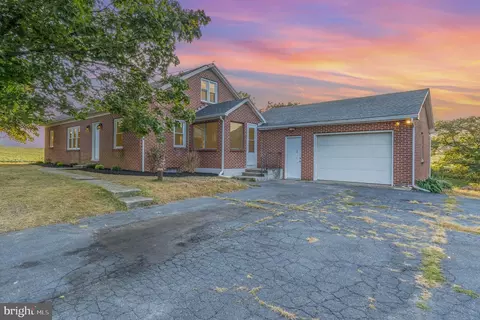 2046 Loudon Rd, Chambersburg, PA 17202