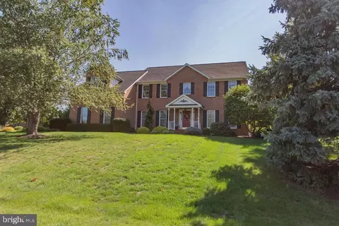 1594 Hearthside Dr, Chambersburg, PA 17202