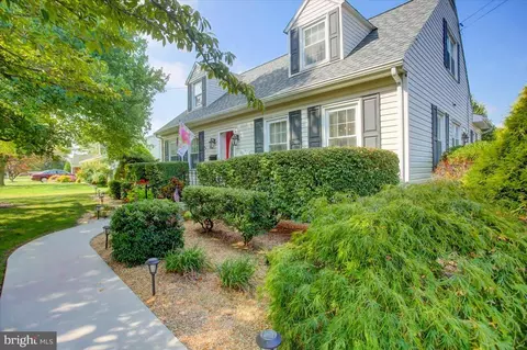 242 Apple Dr, Greencastle, PA 17225