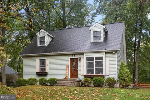 2 Greenwood Forest Rd, Fayetteville, PA 17222
