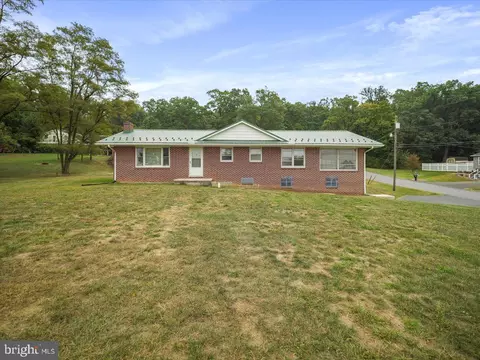 1314 Anthony Hwy, Chambersburg, PA 17202