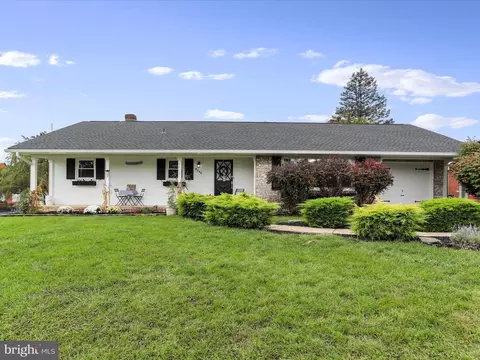 9246 Oyer Dr, Waynesboro, PA 17268