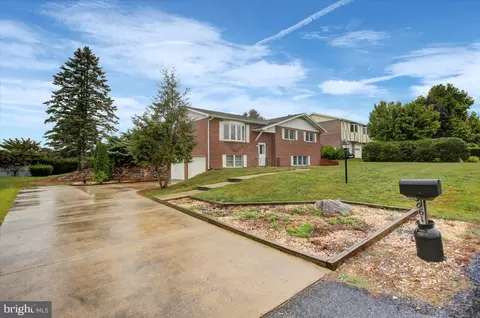 3061 Liverpool Ct, Chambersburg, PA 17201