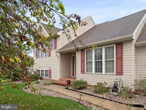 11836 Waxwing Dr, Greencastle, PA 17225