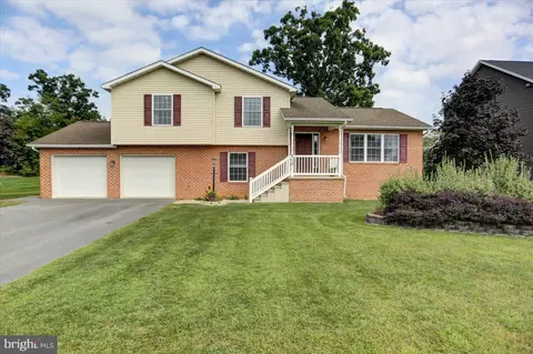915 Lindia Dr #58, Chambersburg, PA 17202