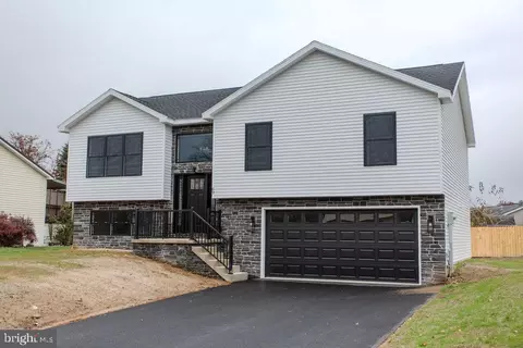 69 Cortland Cir, Shippensburg, PA 17257
