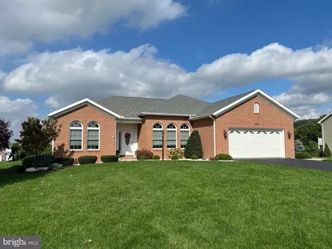 6836 Lytham Ln, Fayetteville, PA 17222