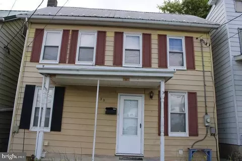 33 Cumberland Valley Ave, Waynesboro, PA 17268