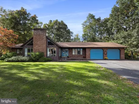 789 Winwood Dr, Saint Thomas, PA 17252