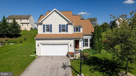 1029 Alandale Dr, Chambersburg, PA 17202