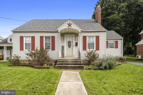 221 N Grant St, Waynesboro, PA 17268