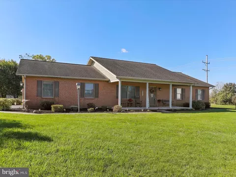 1074 Jason Dr, Greencastle, PA 17225