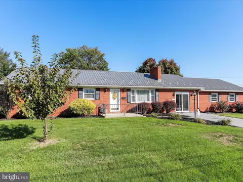 315 Wayburn St, Greencastle, PA 17225