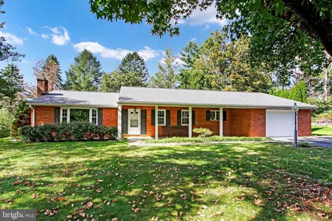 11805 Orchard Ln E, Waynesboro, PA 17268