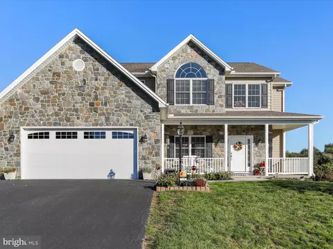275 Cresthaven Dr, Fayetteville, PA 17222