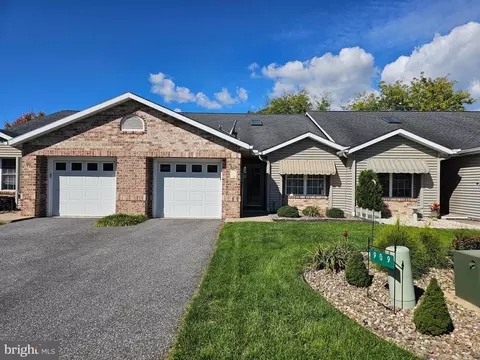 909 Geyer Dr, Chambersburg, PA 17201