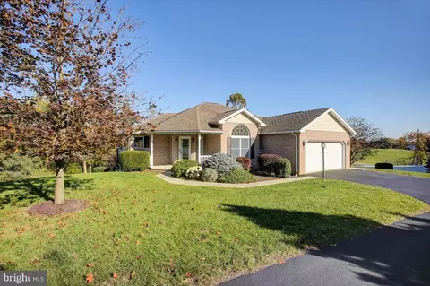 842 Cranberry Dr, Chambersburg, PA 17202